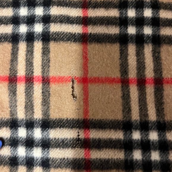 Authentic Burberry Cashmere scarf - Picture 2 of 2
